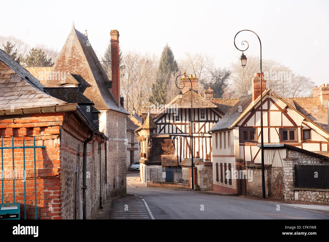 Village d'Acquigny dans les régions rurales de Haute-Normandie, France Banque D'Images