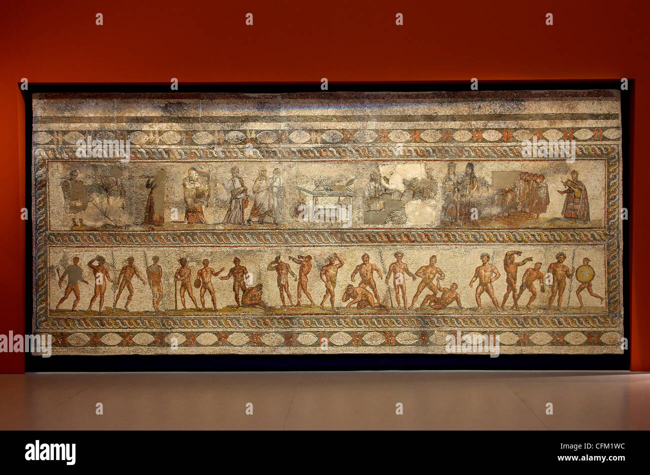 Mosaïques impressionnantes (époque romaine) représentant plusieurs athlètes et sports), dans le