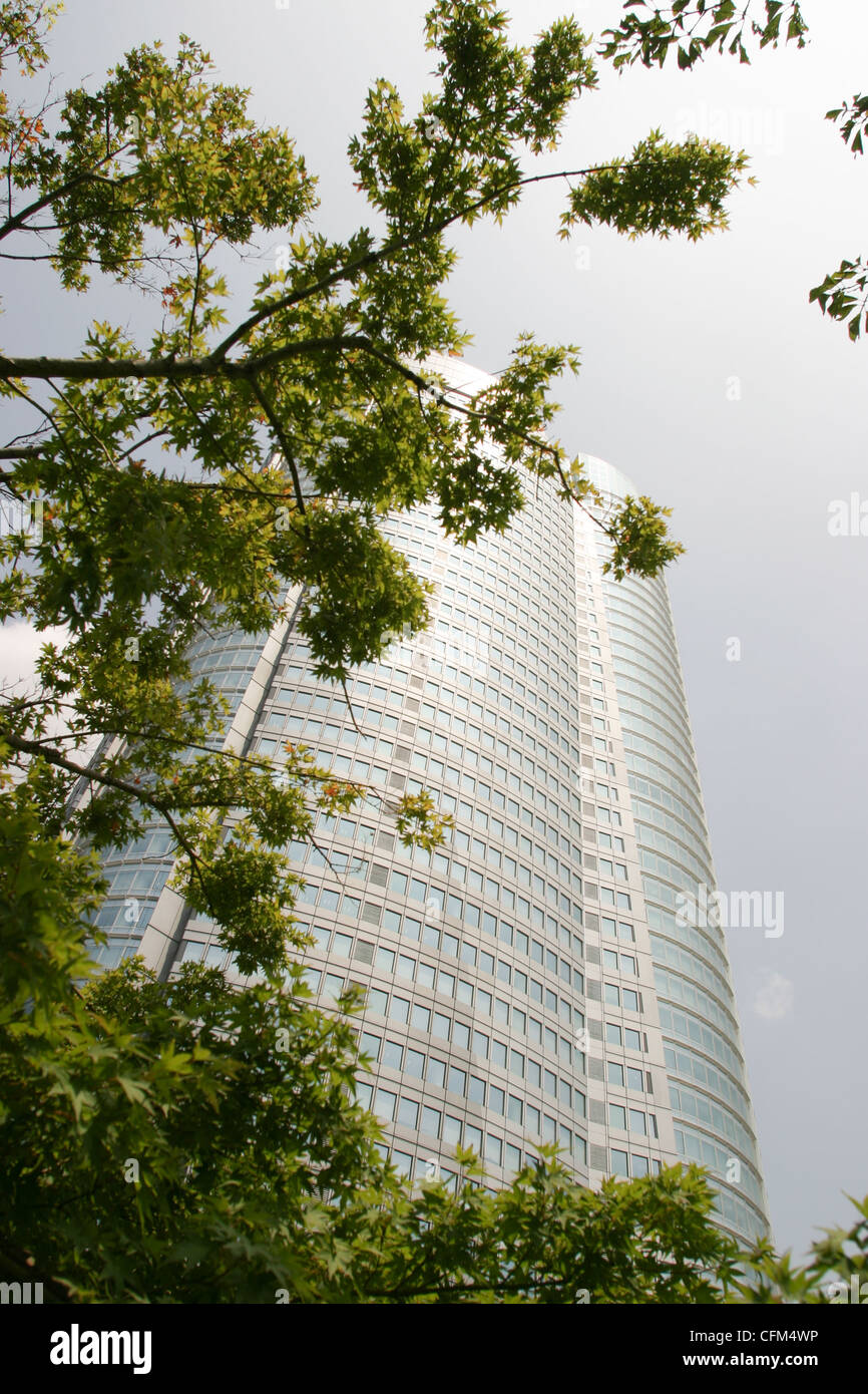 Les jardins de toit pensé pour lutter contre "l'effet d'îlot de chaleur", l'augmentation des températures due à des bâtiments de ciment. Tokyo, Japon Banque D'Images