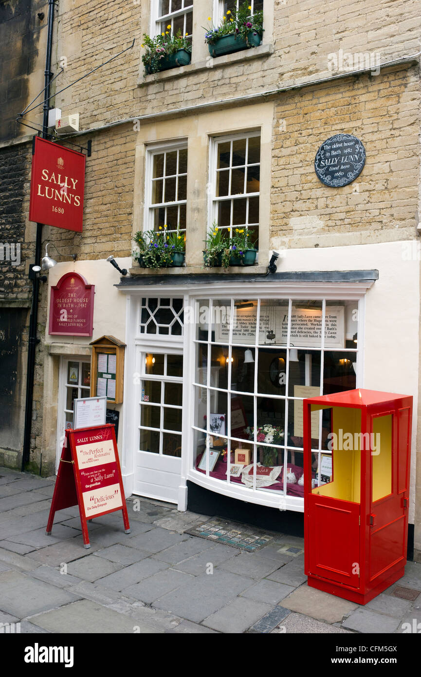 Sally Lunn's est un célèbre magasin de thé, café restaurant et manger chambre dans la ville de Bath au Royaume-Uni. Banque D'Images