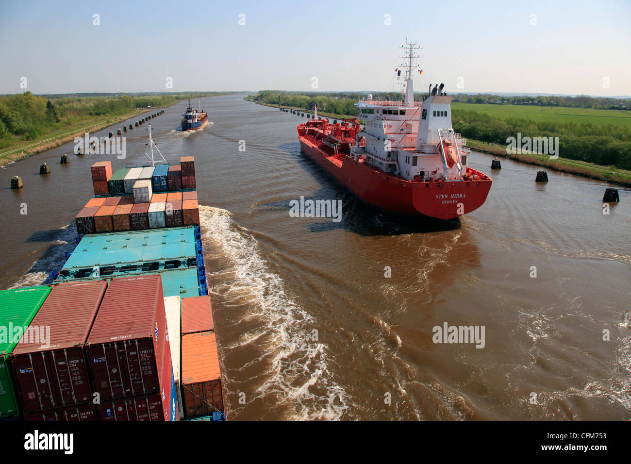 Voyage près de Brunsbuttel, Canal de Kiel, Schleswig-Holstein, Allemagne, Europe Banque D'Images