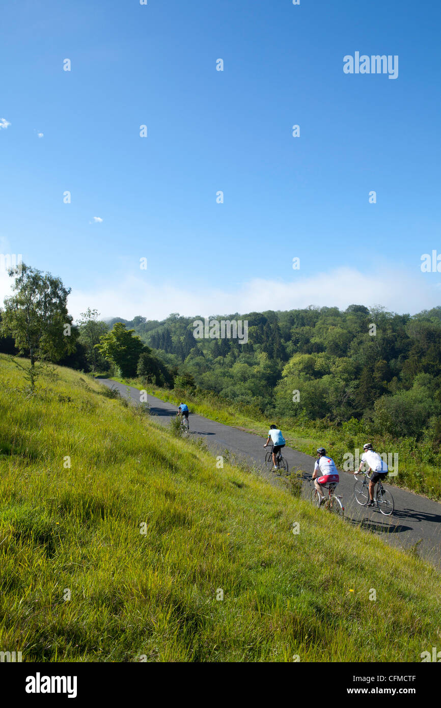Les cyclistes sur le Zig Zag, Surrey, Angleterre, Royaume-Uni, Europe Banque D'Images