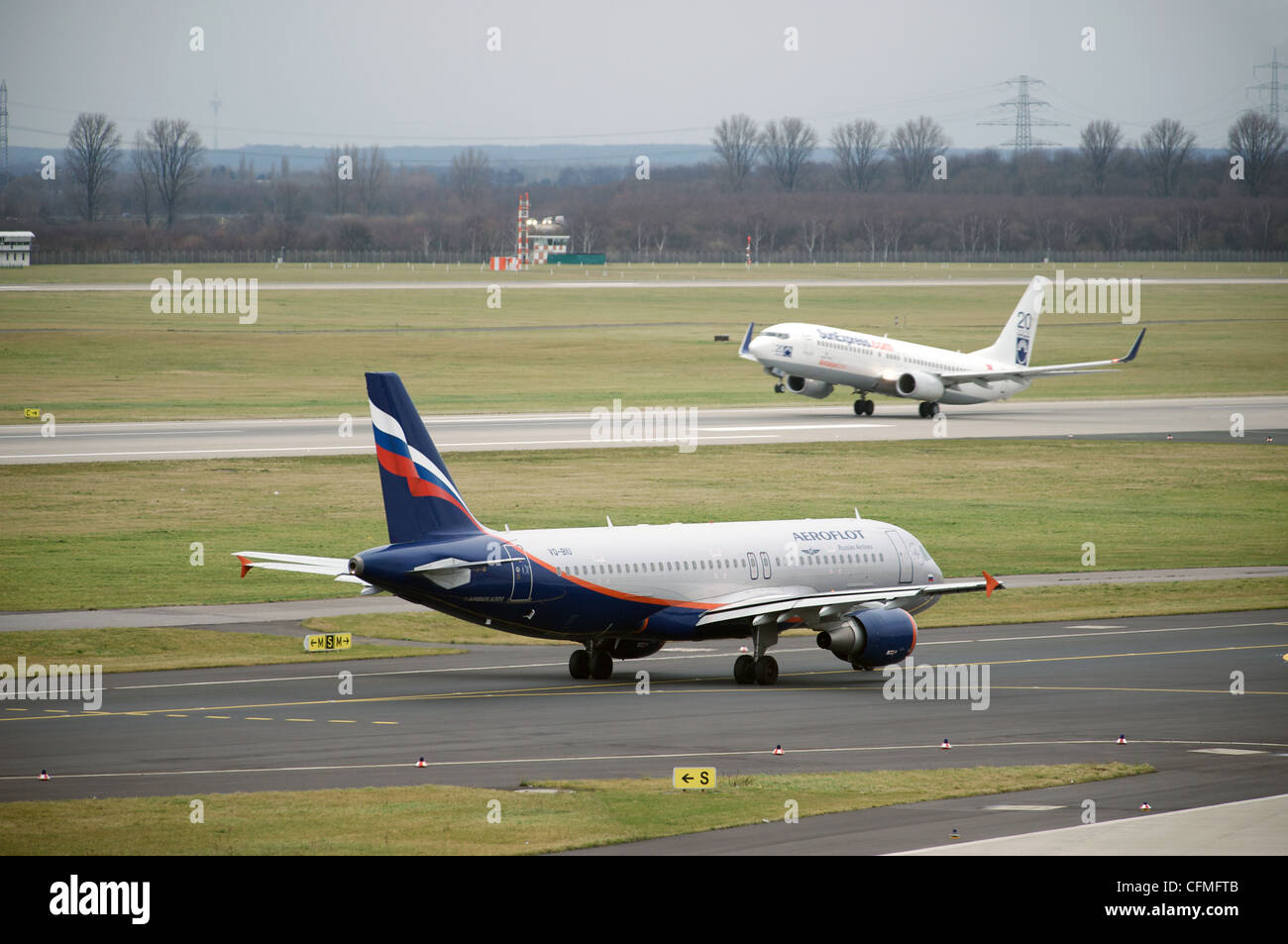 Les avions Dusseldorf ALLEMAGNE Banque D'Images