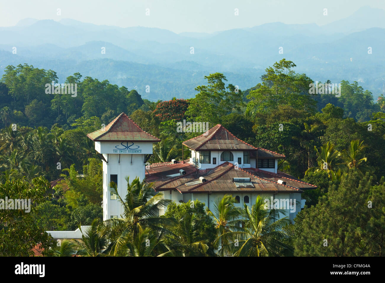 Le primé Swiss Residence Hotel sur Bahirawakanda colline au-dessus de la capitale, Kandy, Sri Lanka, Asie Banque D'Images