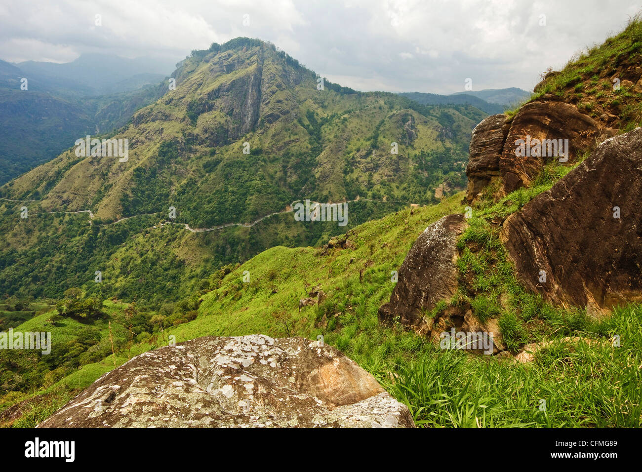 Vue depuis le pic d'Adam peu, Ella, hauts plateaux du centre, le Sri Lanka, l'Asie Banque D'Images