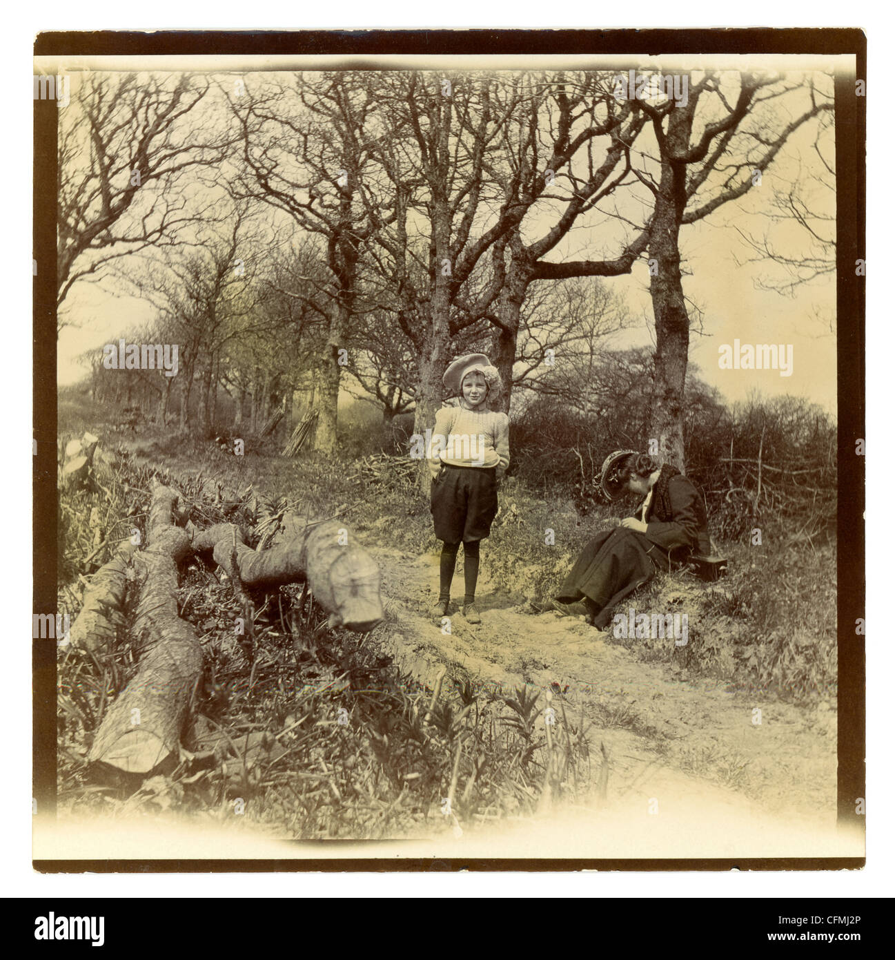 Vintage photo de deux personnes à la campagne vers 1900 Banque D'Images