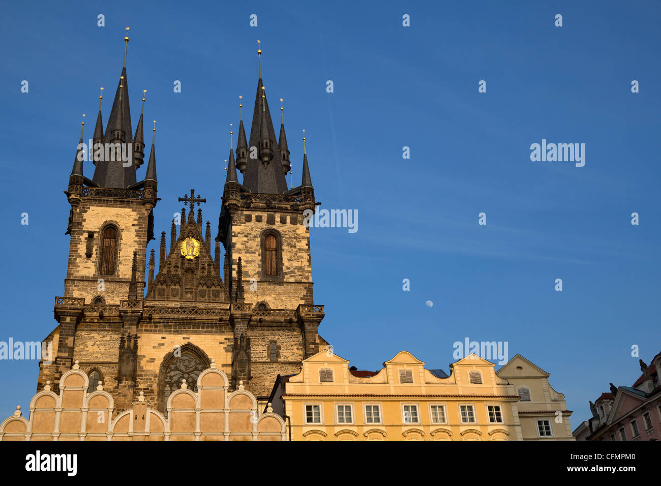 Église de Notre-Dame de Týn à partir de la place de la Vieille Ville, Prague, République Tchèque Banque D'Images