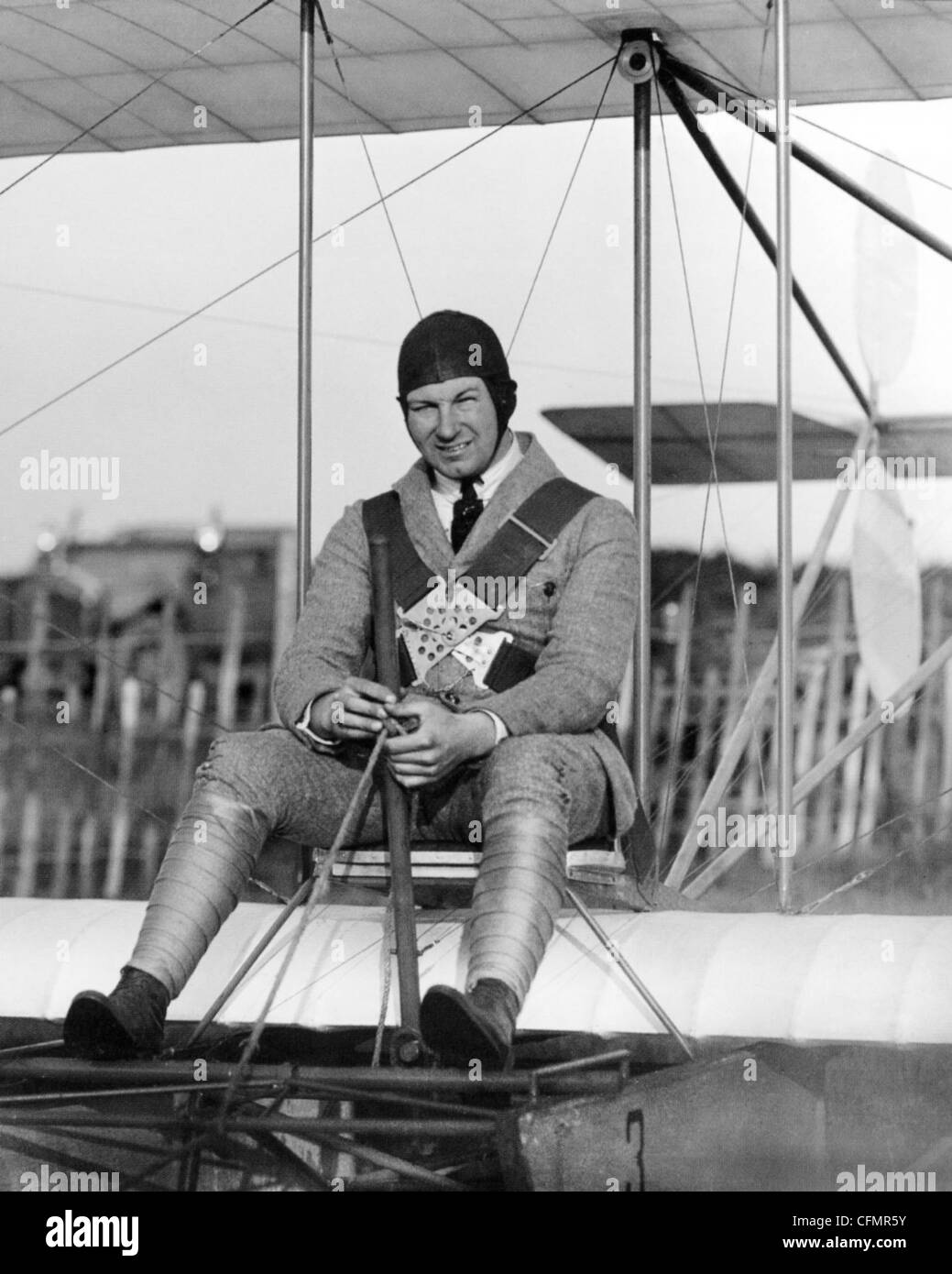 ANTHONY FOKKER (1890-1939) Pionnier de l'aviation néerlandaise dans un planeur sur 1912 Banque D'Images