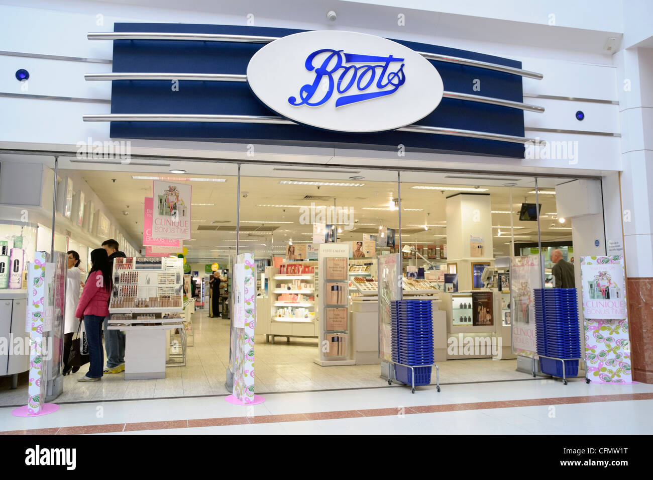 Boots chimiste au centre commercial Merry Hill, West Midlands, Royaume-Uni. Banque D'Images