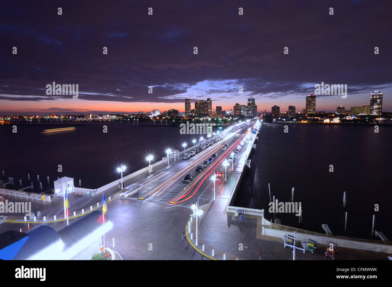 Skyline de Saint Petersburg, Floride Banque D'Images