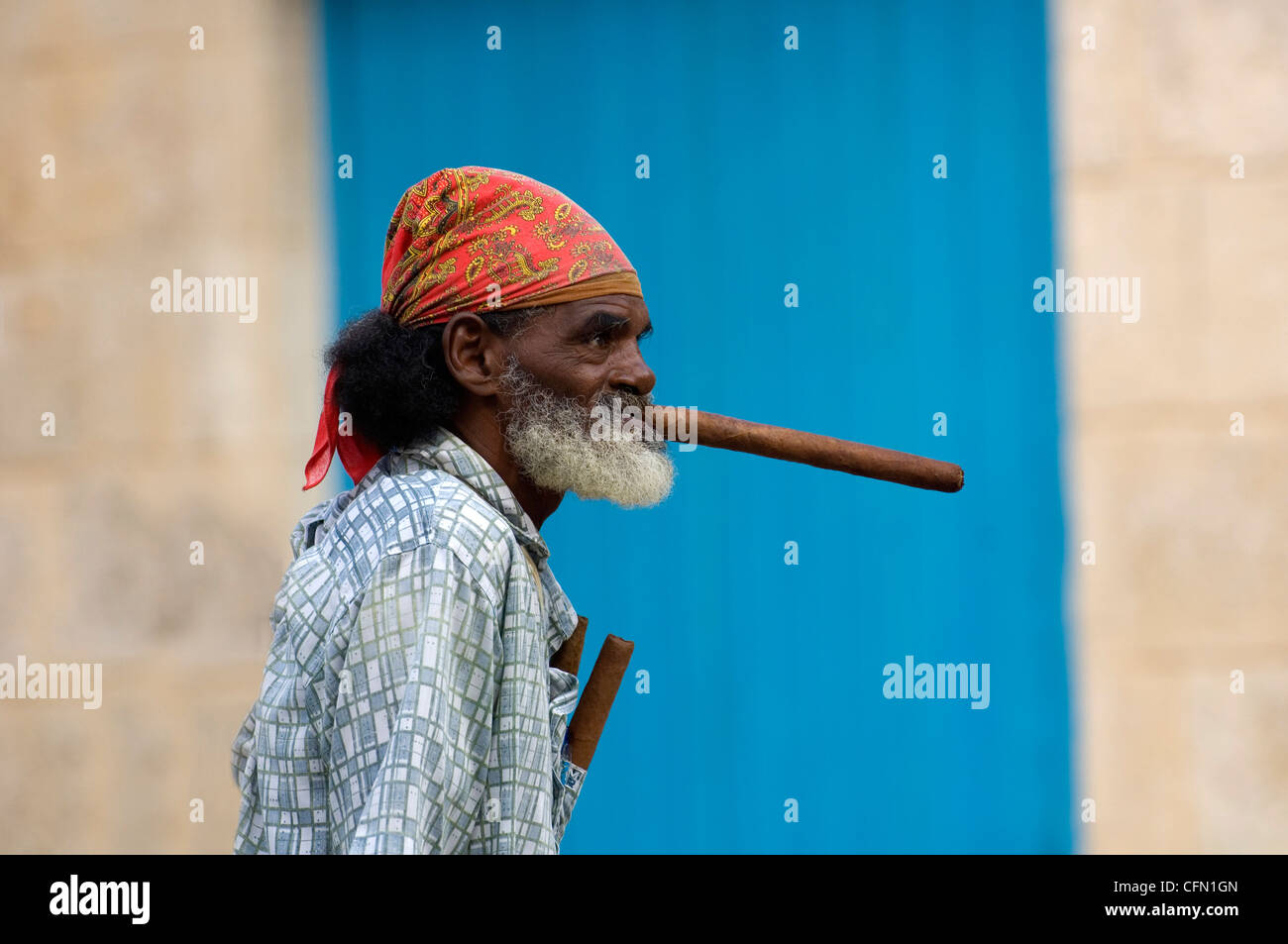 Amateur de cigares, La Havane, Cuba Banque D'Images