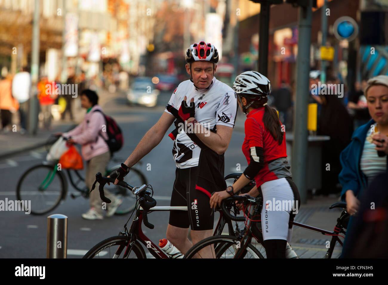 Les cyclistes sur la rue King, 75015 Banque D'Images