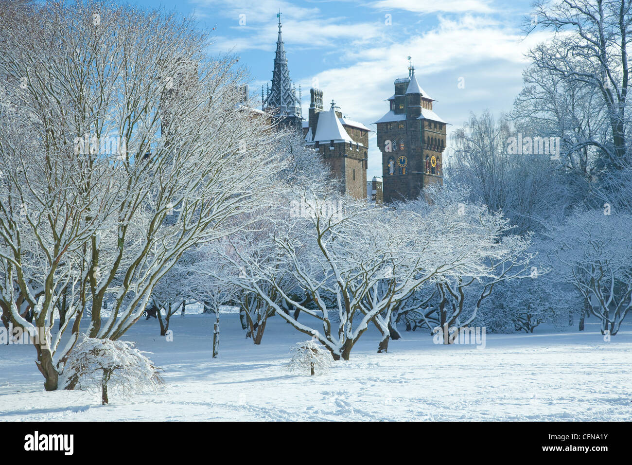 Le Château de Cardiff dans la neige, Bute Park, South Wales, Pays de Galles, Royaume-Uni, Europe Banque D'Images