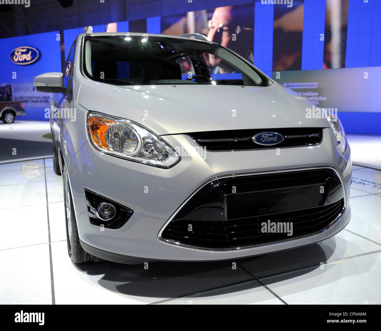 Ford C-Max 2011 Le Salon international canadien Aperçu du média Day qui a eu lieu au Metro Toronto Convention Centre. Toronto, Canada - 17.02.11 Banque D'Images