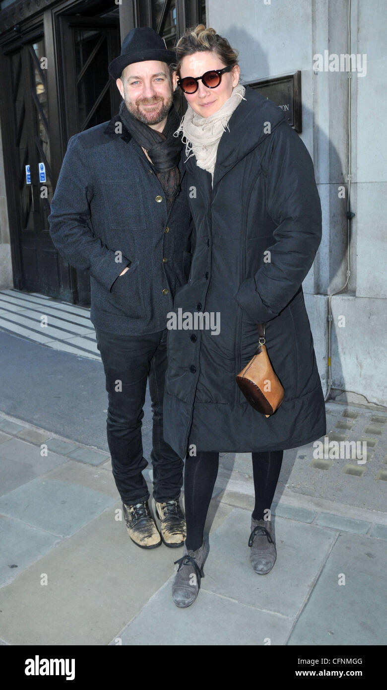 Jennifer Nettles et Kristian Bush de duo de musique country américain, Sugarland en dehors de la BBC Broadcasting House Londres, Angleterre - 12.02.11 Banque D'Images