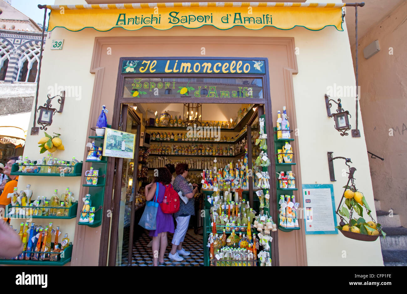Il Limoncello, liqueur de citron shop à Piazza Buonarroti, Amalfi, côte amalfitaine, UNESCO World Heritage site, Campanie, Italie, Méditerranée, Europe Banque D'Images
