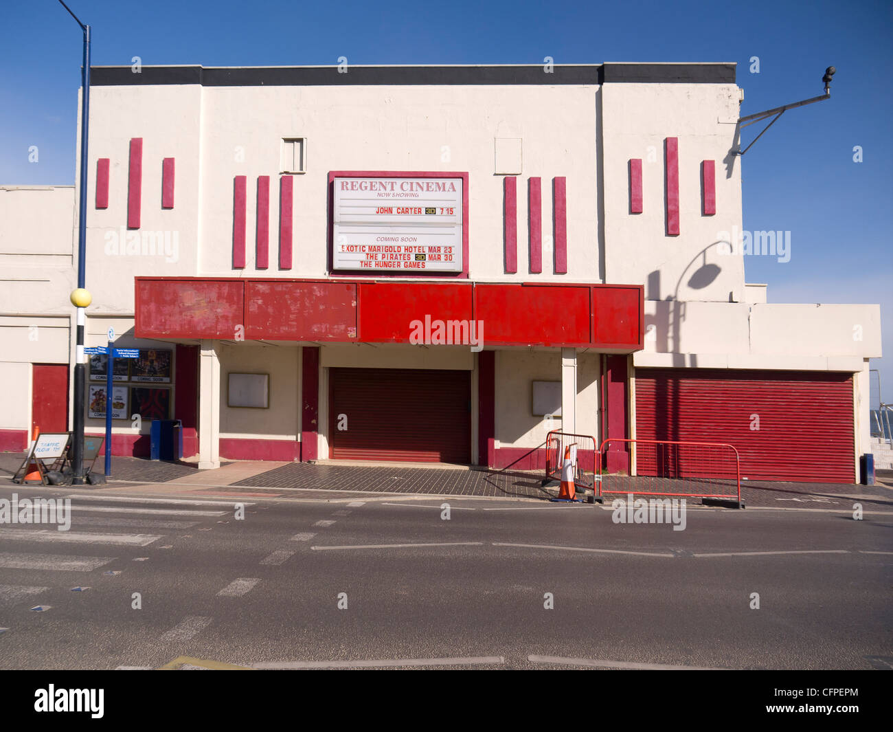 Le Regent Cinéma sur le front de mer à Redcar un music-hall à l'origine construit en 1937 il a été converti en cinéma dans les années 1960 Banque D'Images
