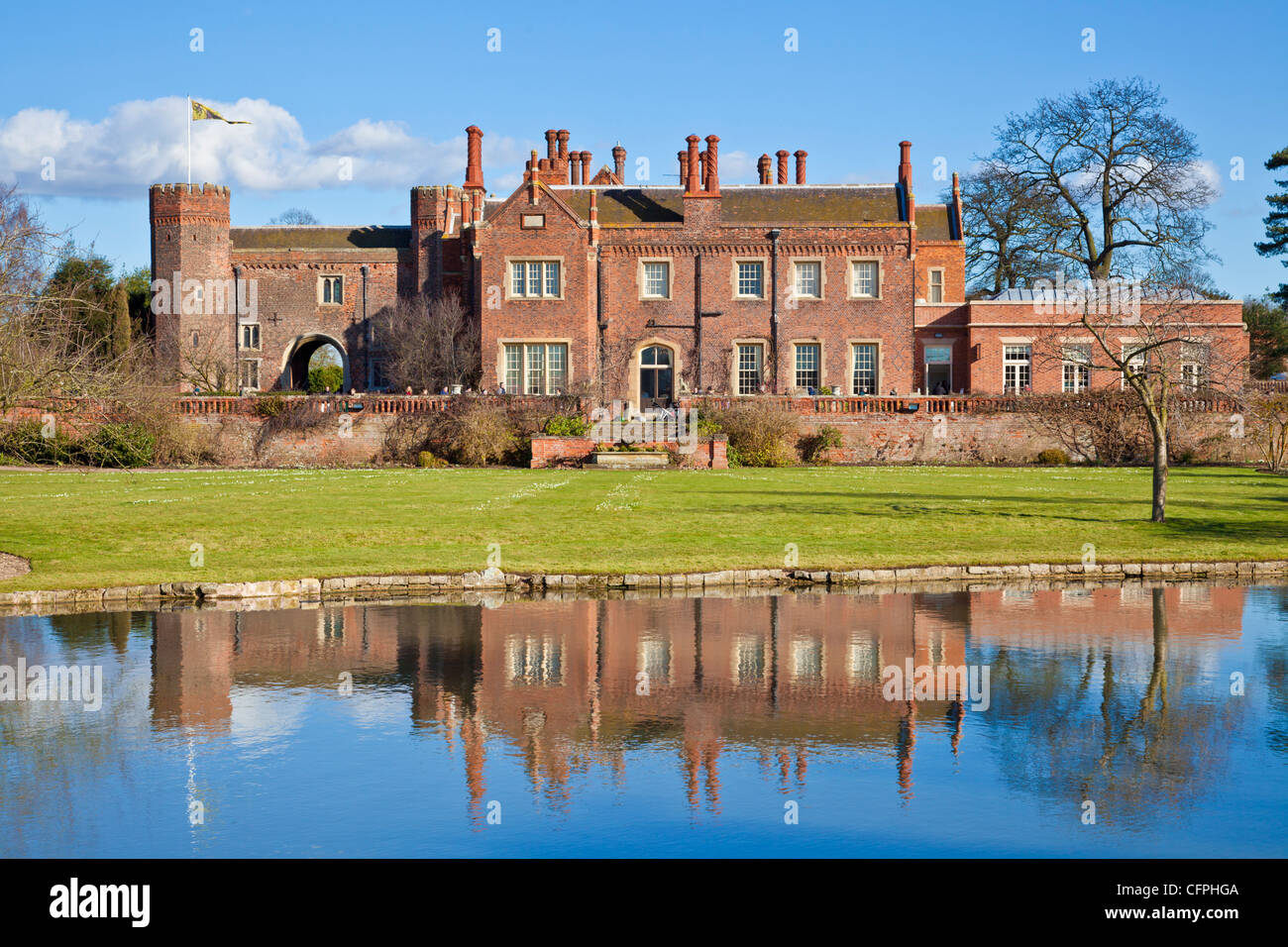 Maison victorienne, le jardin et le lac à Hodsock Prieuré, Blyth, près de Nottingham Nottinghamshire, Angleterre, GO, le Royaume-Uni, l'Union européenne, de l'Europe Banque D'Images