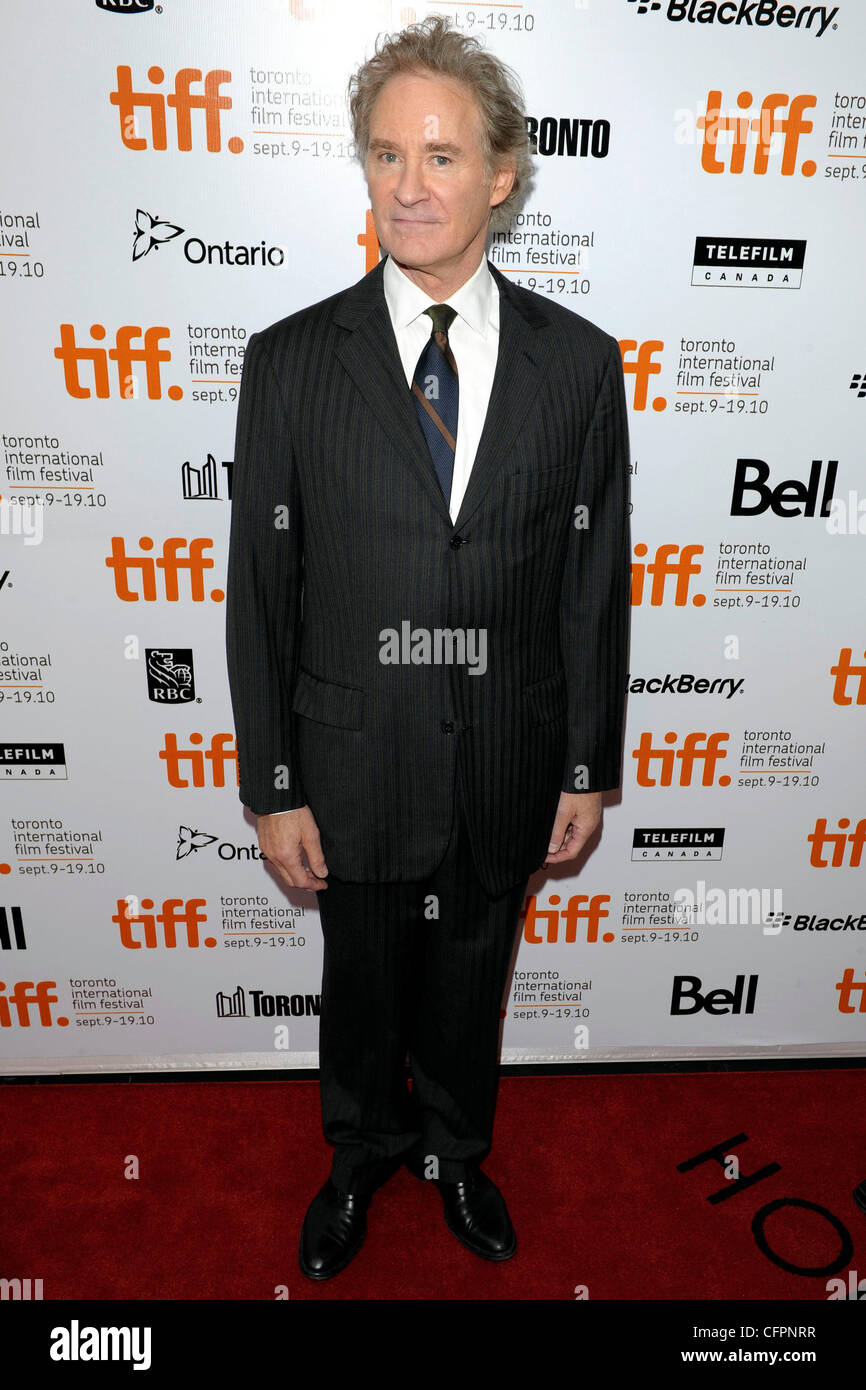 Kevin Kline le 35e Festival International du Film de Toronto - 'Le conspirateur' premiere arrivée au Roy Thomson Hall, Toronto, Canada - 11.09.10 Banque D'Images