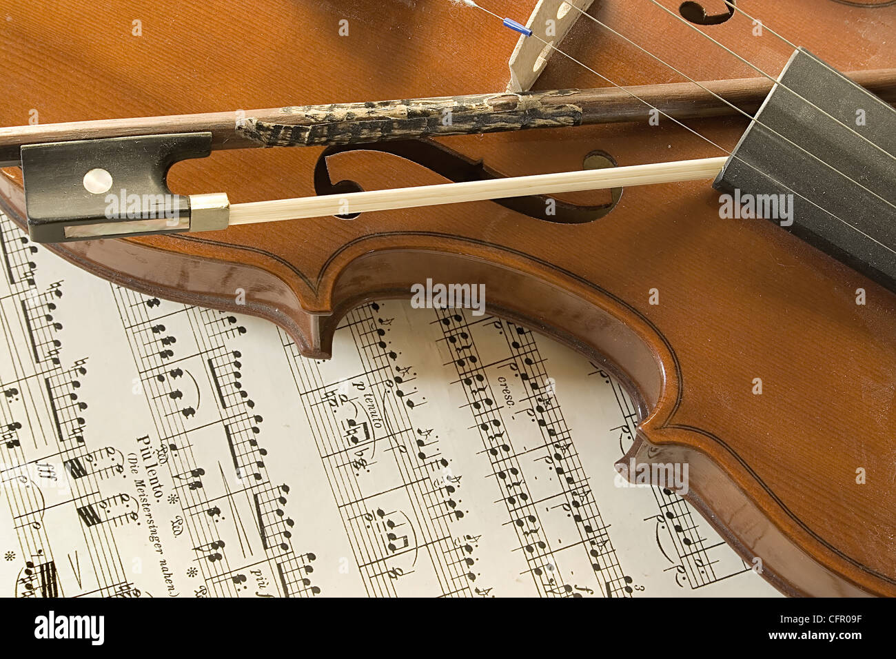 Nature morte violon et musique Banque de photographies et d’images à