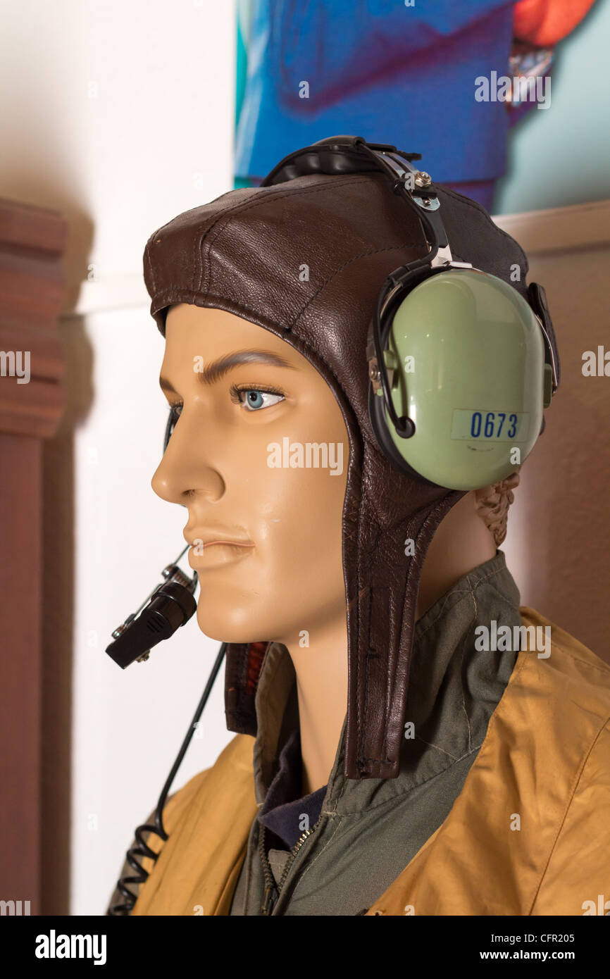 Casque d'aviateur en cuir Banque de photographies et d'images à haute  résolution - Alamy