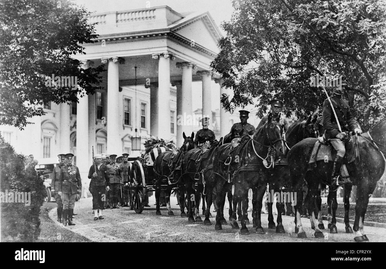 Corps de feu le président Harding de quitter la Maison Blanche, le 8 août 1923 Banque D'Images