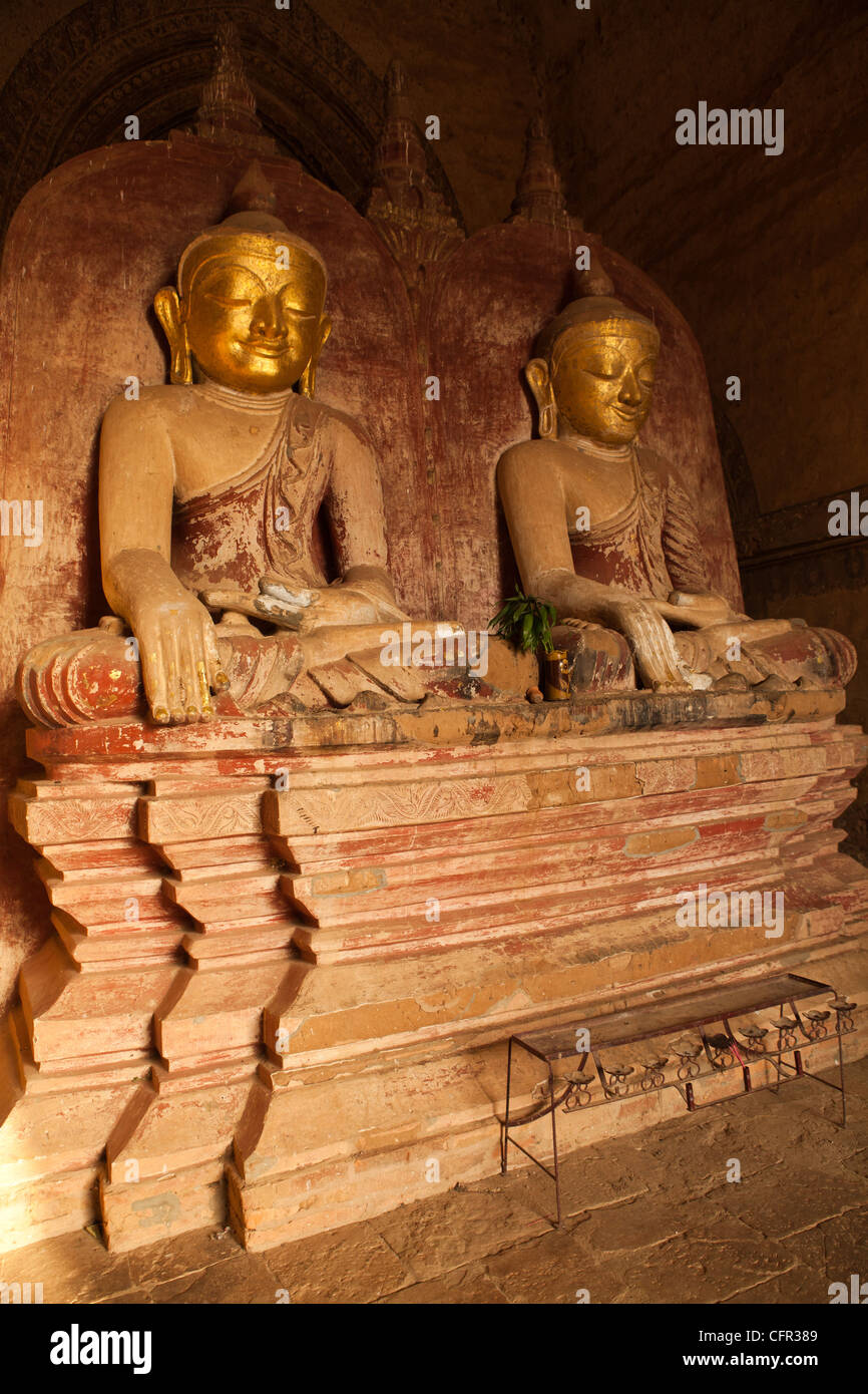 Dhamma Yan Gyi Pahto paroi massive est un temple du 12ème siècle connue par les Birmans locaux comme "mauvaise chance temple'. Banque D'Images