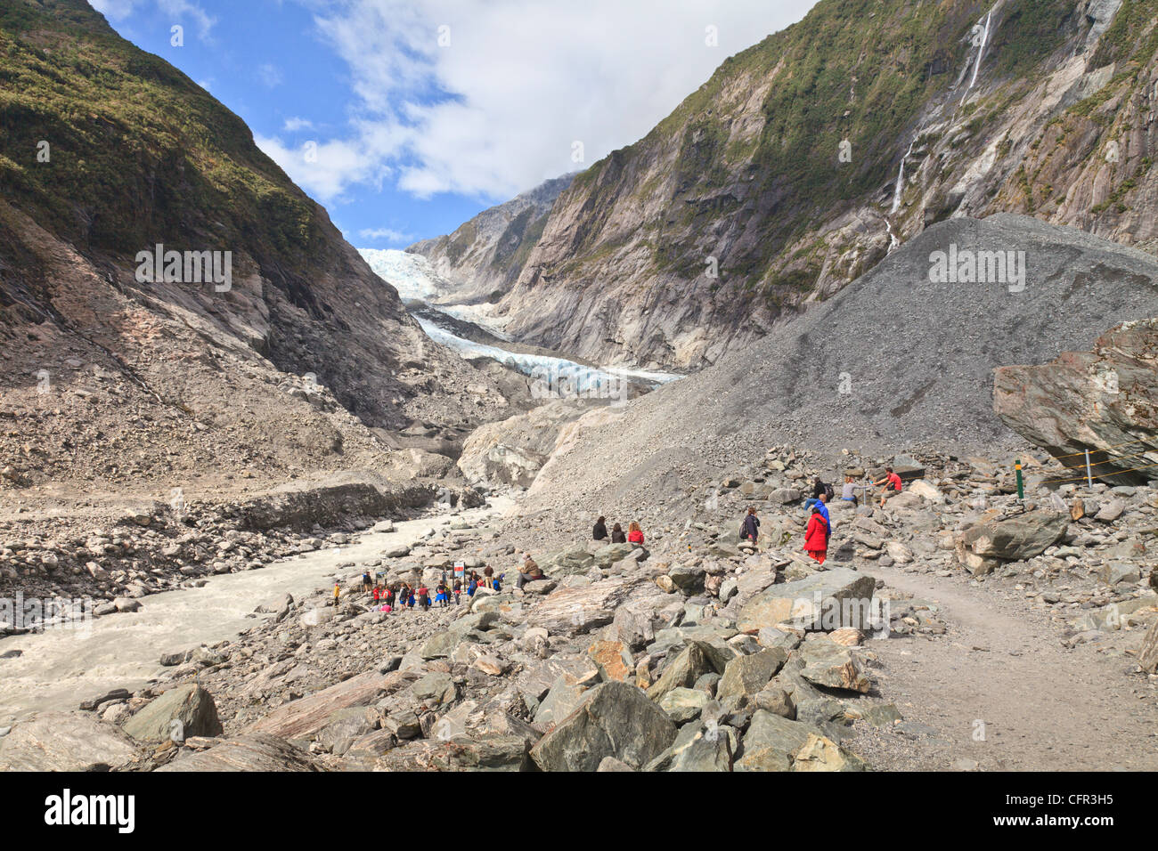 Les touristes près de l'aérogare de Franz Josef Glacier, côte ouest, Nouvelle-Zélande Banque D'Images