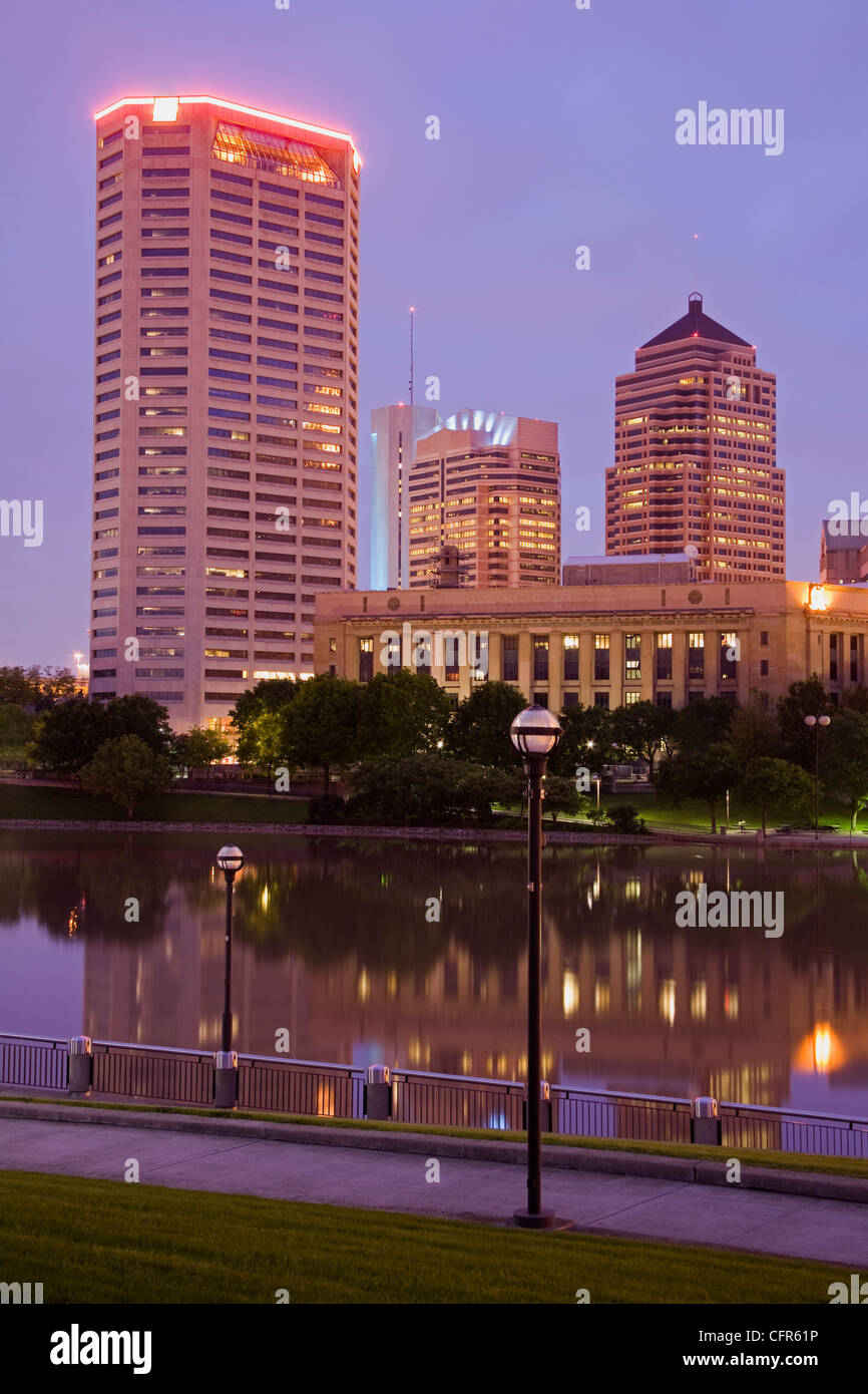 La ville et la rivière Scioto, Columbus, Ohio, États-Unis d'Amérique, Amérique du Nord Banque D'Images