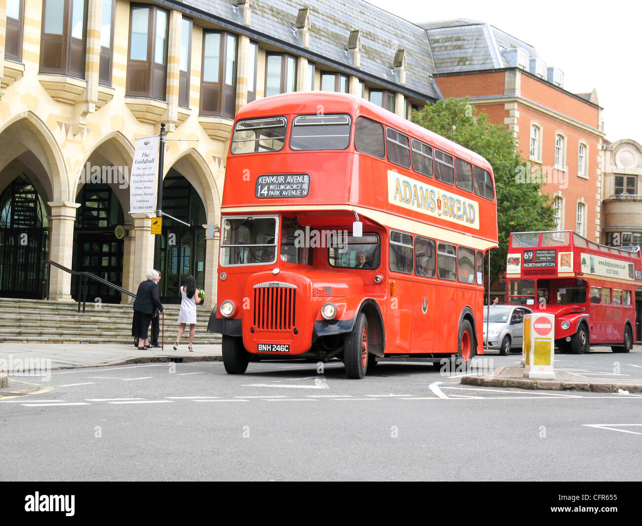 Une société de Northampton double decker bus rouge de 1960 Banque D'Images