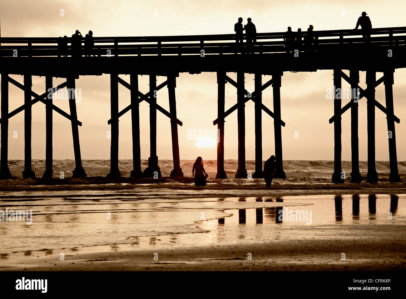 Pier at sunset, Newport Beach, Orange County, Californie, États-Unis d'Amérique, Amérique du Nord Banque D'Images