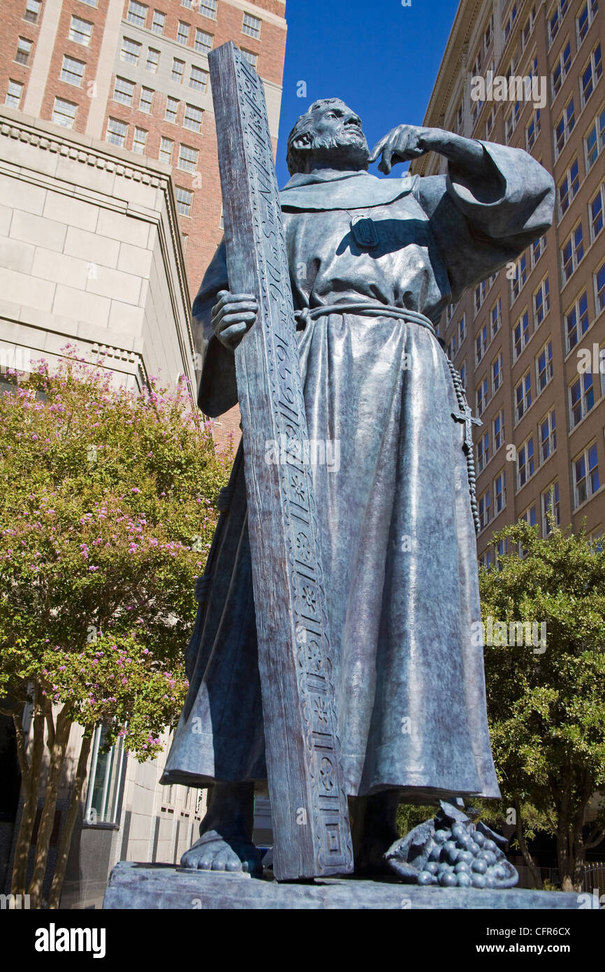 Fray Garcia Monument à Pioneer Plaza, El Paso, Texas, États-Unis d'Amérique, Amérique du Nord Banque D'Images