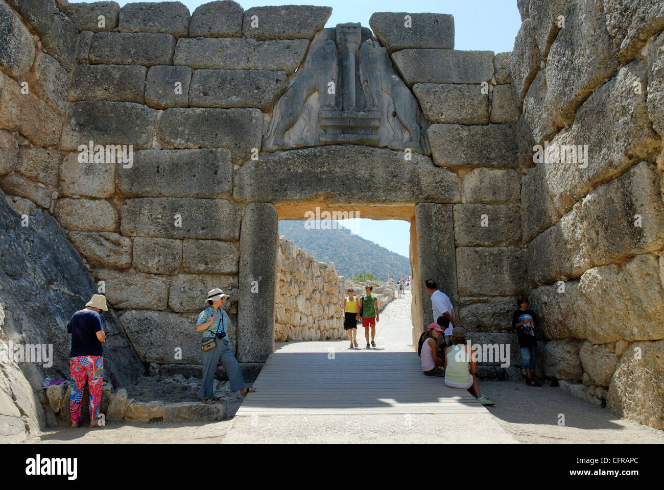 Mycènes. Péloponnèse. La Grèce. De l'ensemble monumental Lion Gate l'entrée de la citadelle d'Mycanae. La porte construite en 1250 Banque D'Images