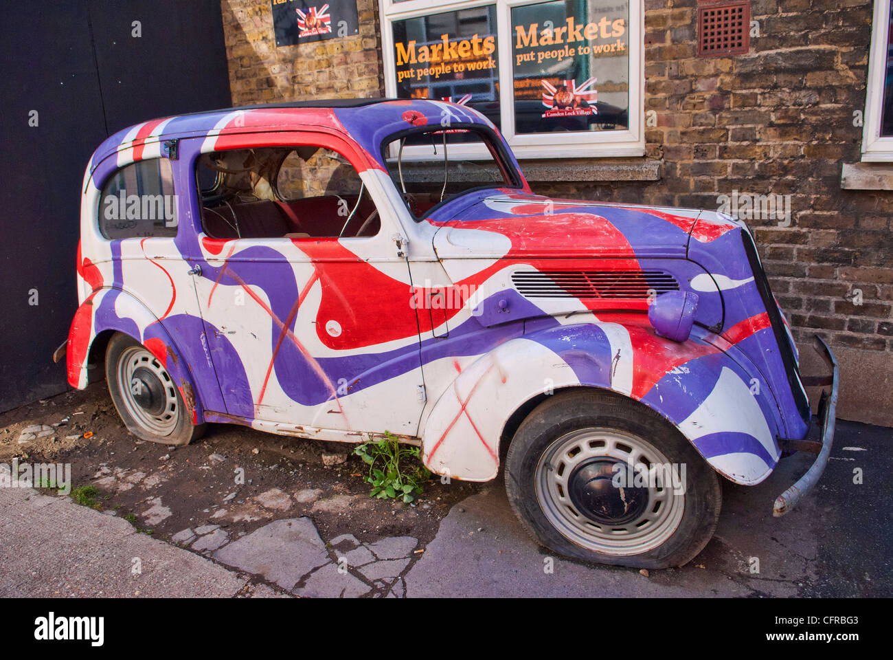 Vieille voiture, Camden Lock Village Market, Camden Town, au nord de Londres, Grande-Bretagne. Banque D'Images