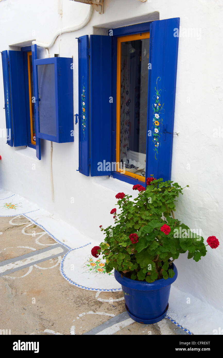 Les volets bleus, Plaka, vieux village, Milos, Cyclades, îles grecques, Grèce, Europe Banque D'Images