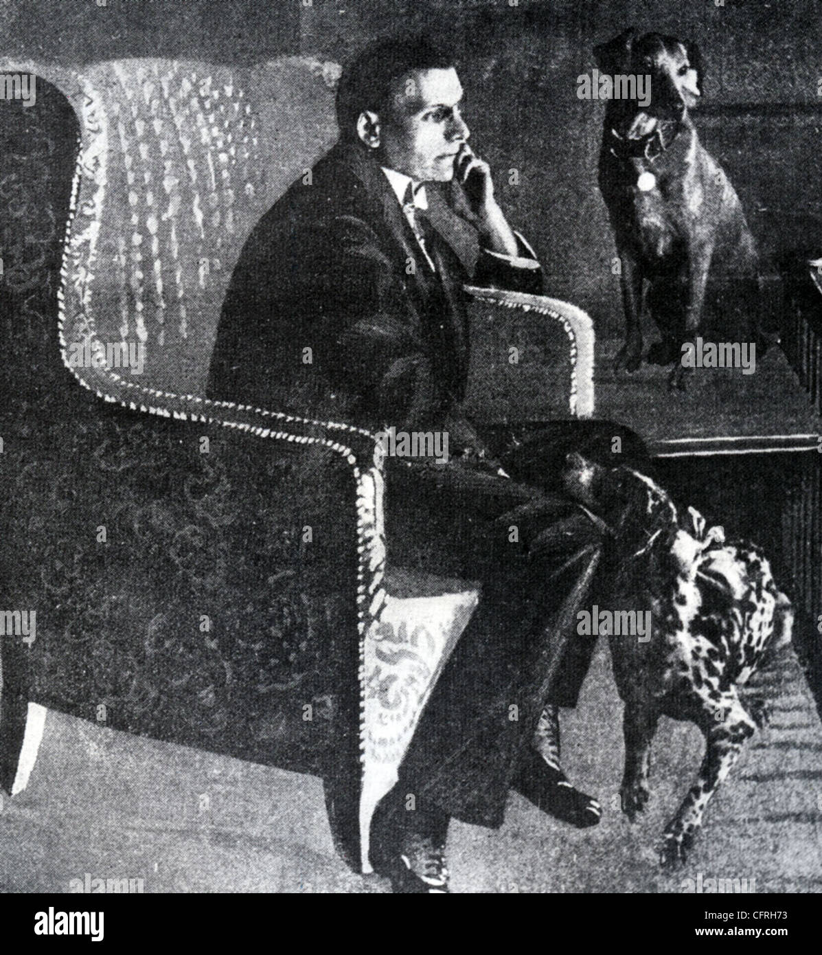 SIGMUND NEUBERGER aka le grand Lafayette (1871-1911), magicien allemand avec deux de ses chiens Banque D'Images