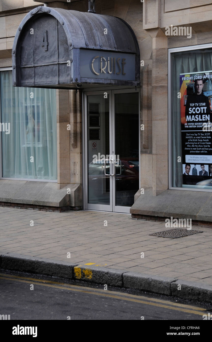 L'entrée de boîte de nuit de croisière à St John Street à Chester Banque D'Images