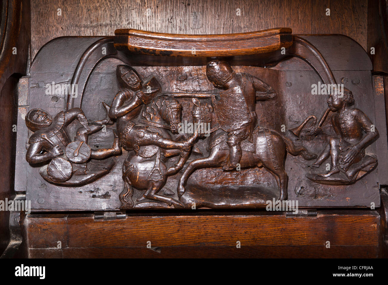 Royaume-uni, Angleterre, Worcestershire, Worcester Cathedral Quire, cité médiévale misericord montrant chevaliers à cheval dans la bataille Banque D'Images