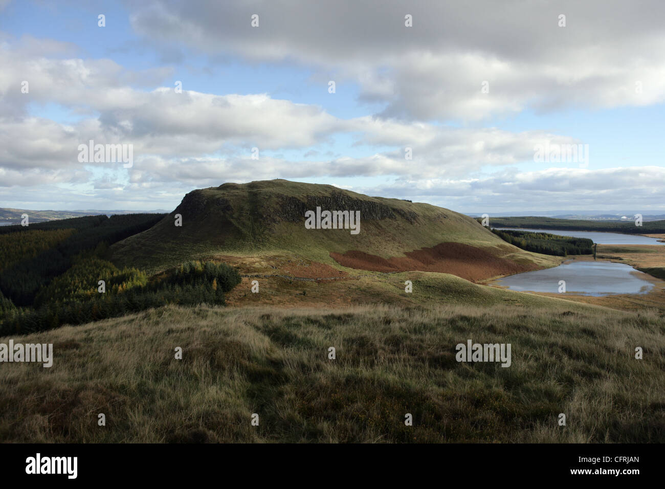 Depuis Georgeton Hills vers Dumglow Hill et Black Loch, Perth et Kinross. Banque D'Images