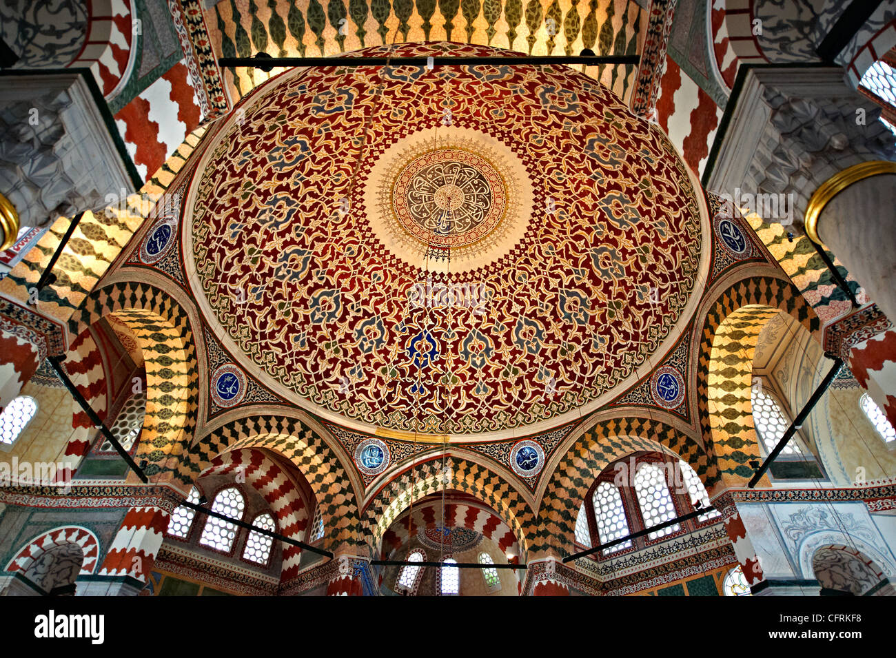 Le style ottoman İznik les carreaux en céramique de la tombe du Sultan Selim II dans la cour extérieure d'Aya Sophia. Istanbul Banque D'Images
