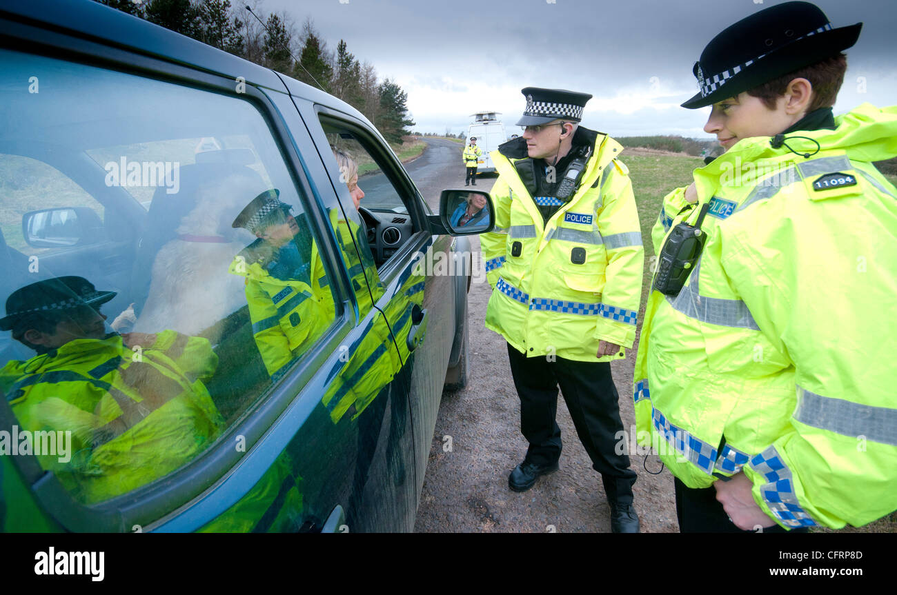 Des agents de police de Lothian and Borders Police d'effectuer des vérifications ponctuelles sur l'A1 Banque D'Images