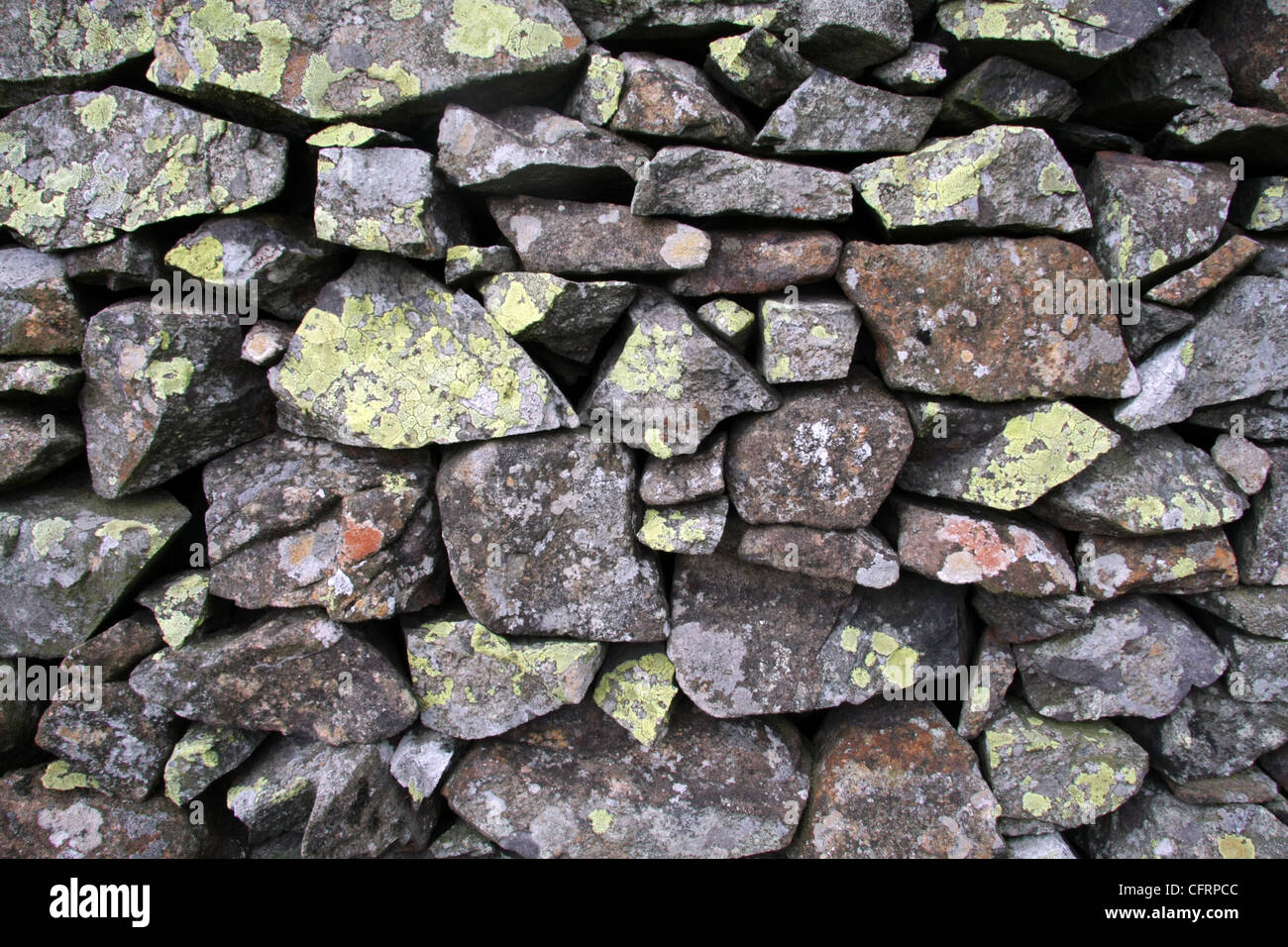 Un mur de pierre sèche dans le district du lac Banque D'Images