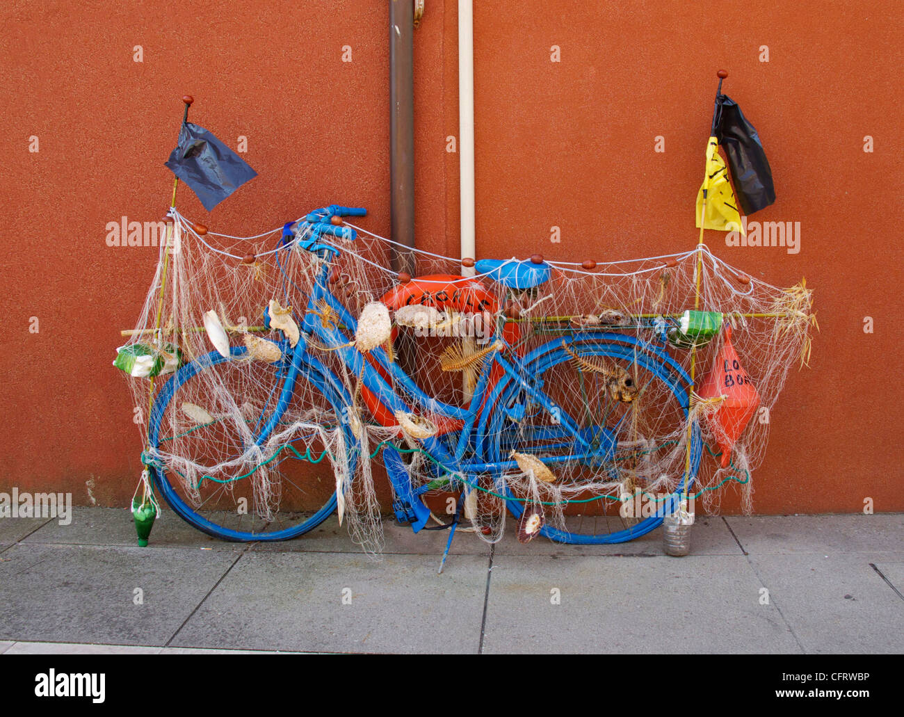 Cliché pris en Italie d'un vélo dans l'engrenage du pêcheur Banque D'Images