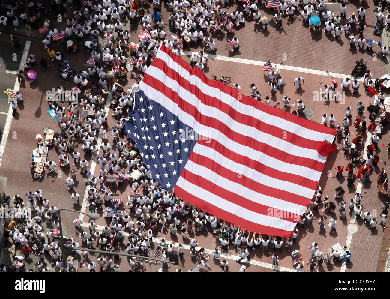 17 mai 2007 - Washington, DC, USA - principaux sénateurs dans les deux parties et la Maison Blanche a annoncé jeudi un accord sur la révision de l'immigration accordant un statut juridique aux rapides des millions d'immigrants illégaux déjà aux États-Unis et de fortifier la frontière. Sur la photo : May 01, 2006 ; Los Angeles, CA, USA Banque D'Images