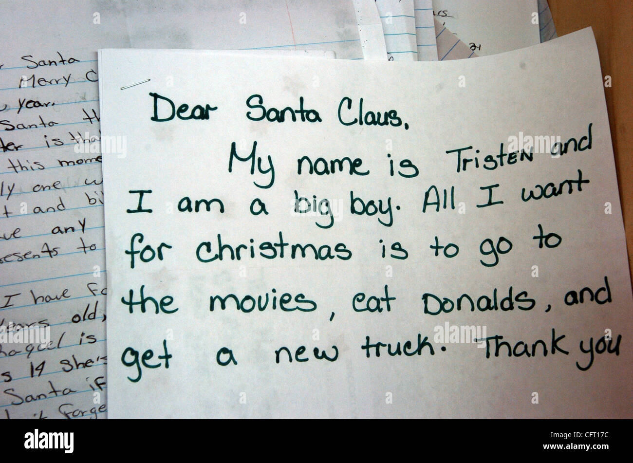 Lettres écrites au Père Noël que le United States Postal Service (USPS) kicks-off 'l'Opération Père Noël' à la James A. Farley s'appuyant sur la 8e Avenue. Le programme annuel, parrainé par l'USPS, fait de lettres écrites par des adultes et des enfants au Père Noël écrite disponible aux membres intéressés de Banque D'Images