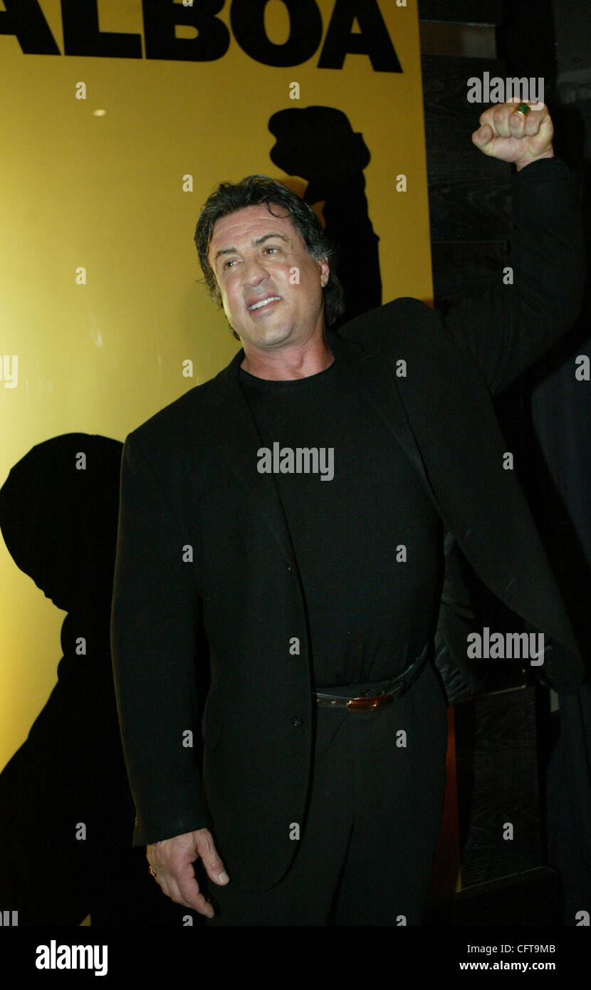 12-19-06 à Las Vegas , Nevada @ l'Aladdin Hotel & Casino Tapis rouge pour la célébration Rocky Balboa nouvelle version, un Colombie-britannique photo et révolution de la production en studio. SYLVESTER STALLONE @ Rocky Balboa le tapis rouge célébration. Banque D'Images