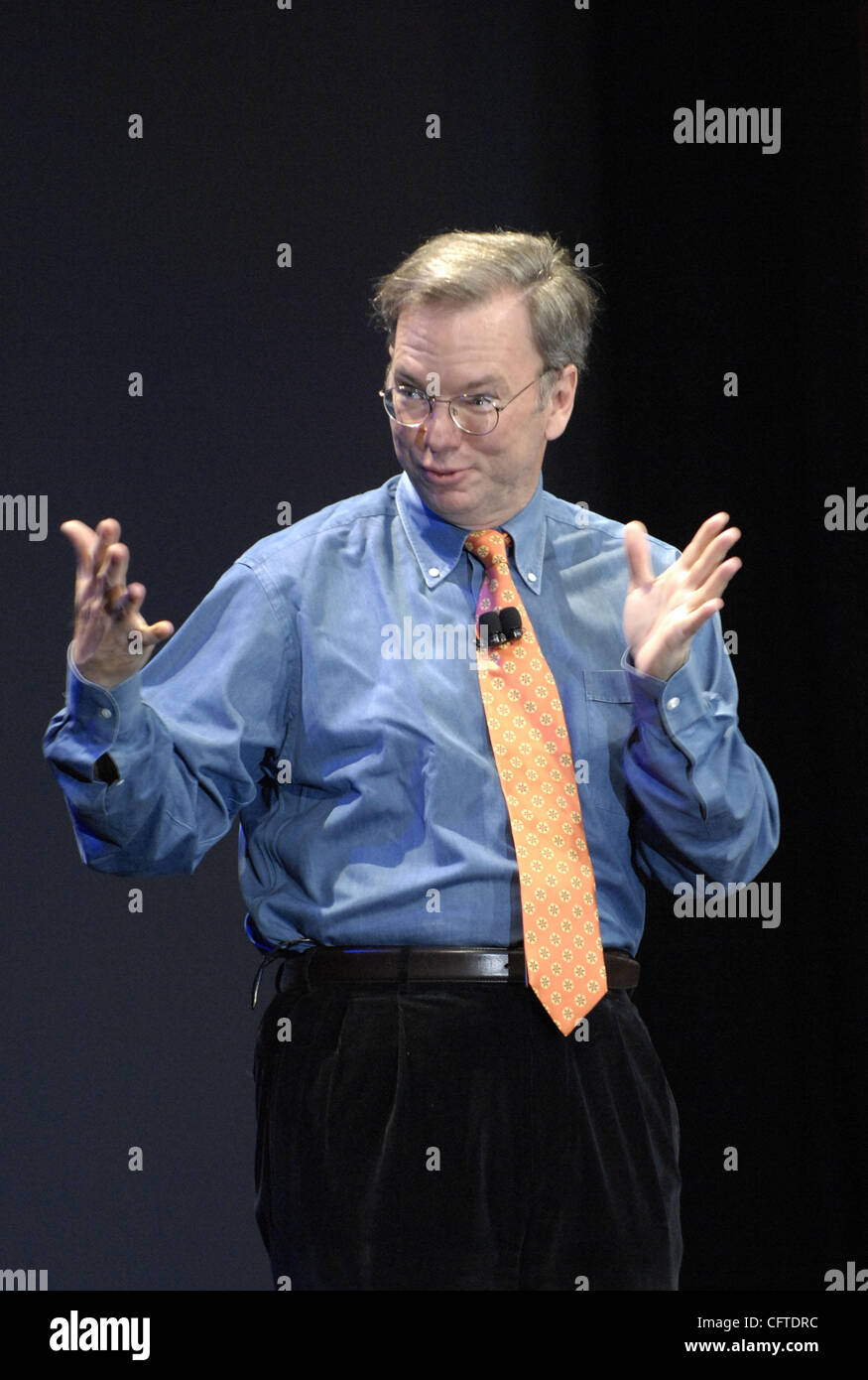 Jan 09, 2007 - San Francisco, CA, USA - Président-directeur général de Google Eric Schmidt introduit l'iPhone, un téléphone mobile en fonction de ses meilleures- vente d'iPod, et a changé le nom de l'entreprise à Apple Inc. à Macworld 2007. Banque D'Images