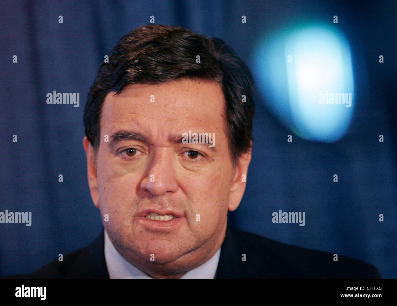 Gouverneur du Nouveau Mexique Bill Richardson parle lors d'une conférence de presse à l'Aéroport International d'Albuquerque après son arrivée au retour d'un voyage de plusieurs jours au Soudan, y compris la région du Darfour, le jeudi, 11 janvier 2007. Richardson's trip, payés par le Save Darfur Coalition, a réussi à broker Banque D'Images