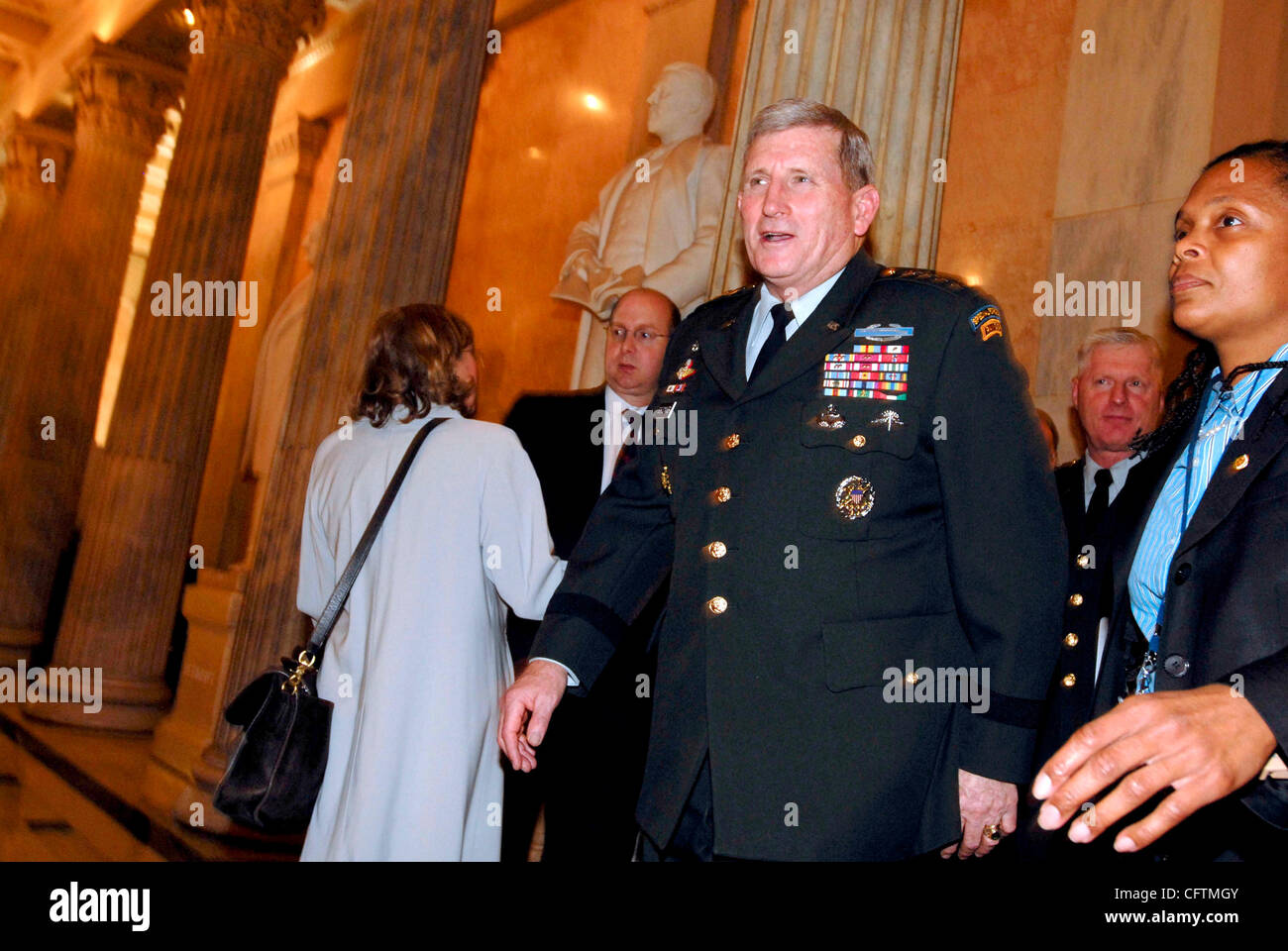 Jan 17, 2007 ; Washington, DC, USA ; PETER Général SCHOOMACHER, chef d'état-major de l'armée américaine, laisse un House Appropriations Committee audience sur l'état de préparation des troupes de marine et l'armée. Crédit obligatoire : Photo par Mark Murrmann/ZUMA Press. (©) Copyright 2007 par Mark Murrmann Banque D'Images