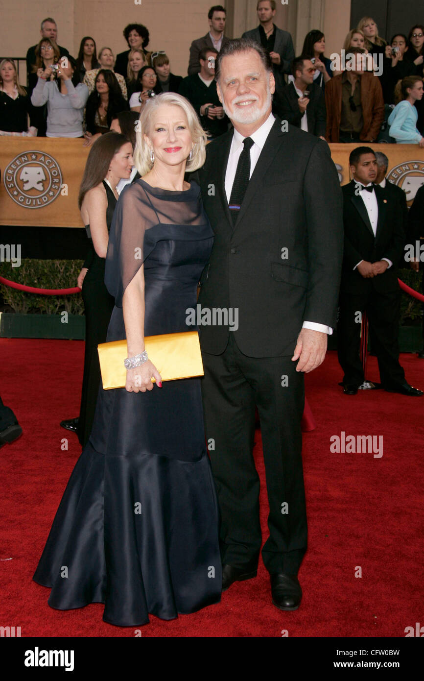 Jan 28, 2007 ; Los Angeles, CA, USA ; SAG Awards 2007 : Helen Mirren et mari Taylor Hackford lors de la 13e édition annuelle des Screen Actors Guild Awards tenue au Shrine Auditorium à Los Angeles. Crédit obligatoire : Photo de Lisa O'Connor/ZUMA Press. (©) Copyright 2007 by Lisa O'Connor Banque D'Images